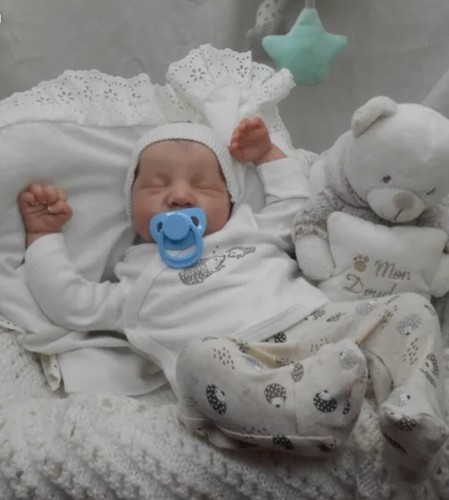 Joli bébé reborn peu - joli,